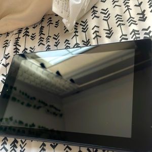 Black amazon fire, lightly used, no scratches with all working buttons